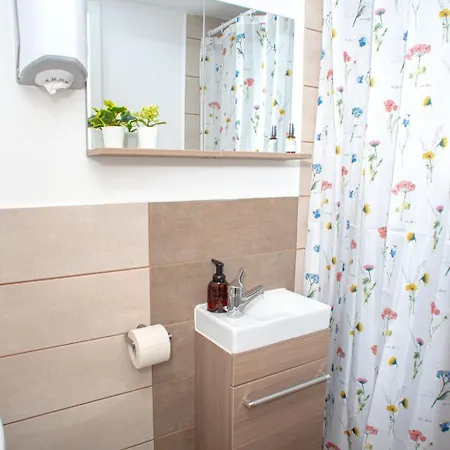 Wellarom Szalon Apartment *