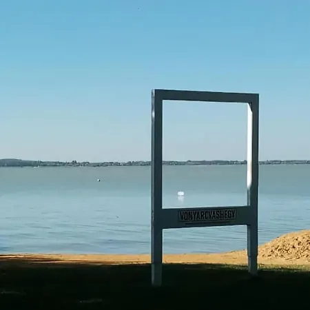 Apartamento Wellarom Szalon Vonyarcvashegy